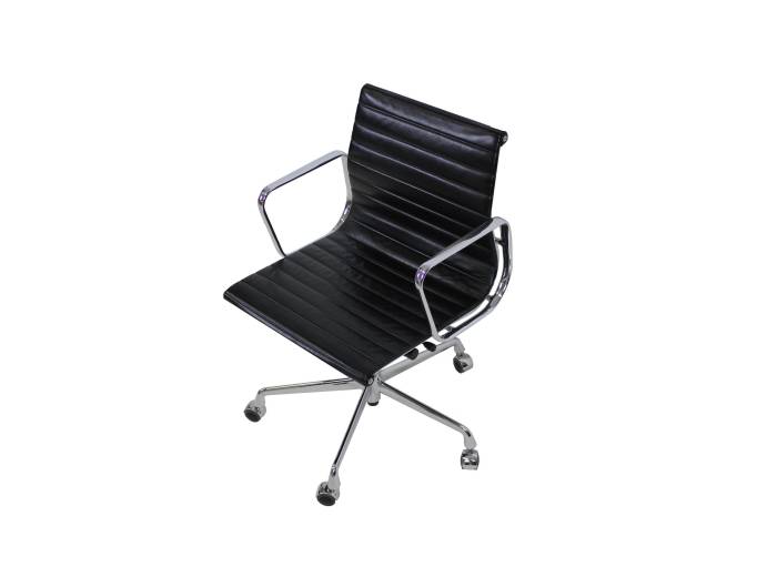 Vitra Charles & Ray Eames Alu Chair Mod. EA 117 Leder, mittelhohe Rückenlehne, Sitzbezug Leder schwarz