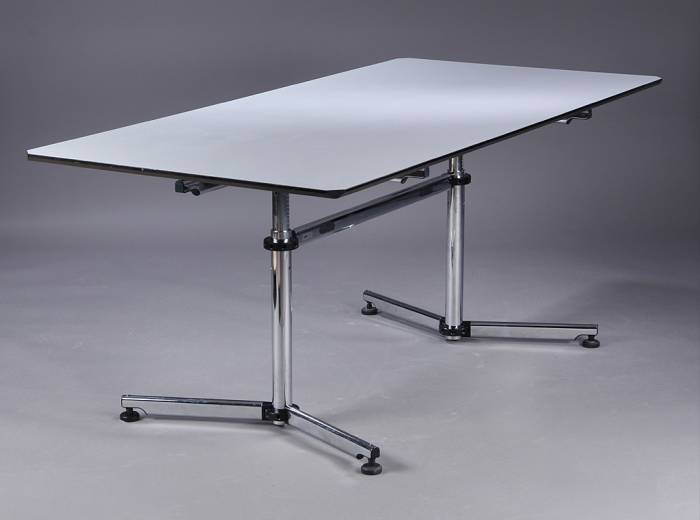 USM Kitos Schreibtisch, Platte perlgrau, 180/90 cm