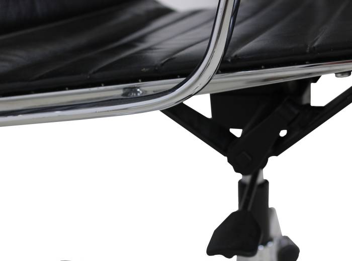 Vitra Charles & Ray Eames Alu Chair Mod. EA 117 Leder, mittelhohe Rückenlehne, Sitzbezug Leder schwarz